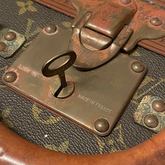 Vintage Louis Vuitton trunk with dividers and tray. 28x18x9 “. Mint condition. - Picture 15 of 15